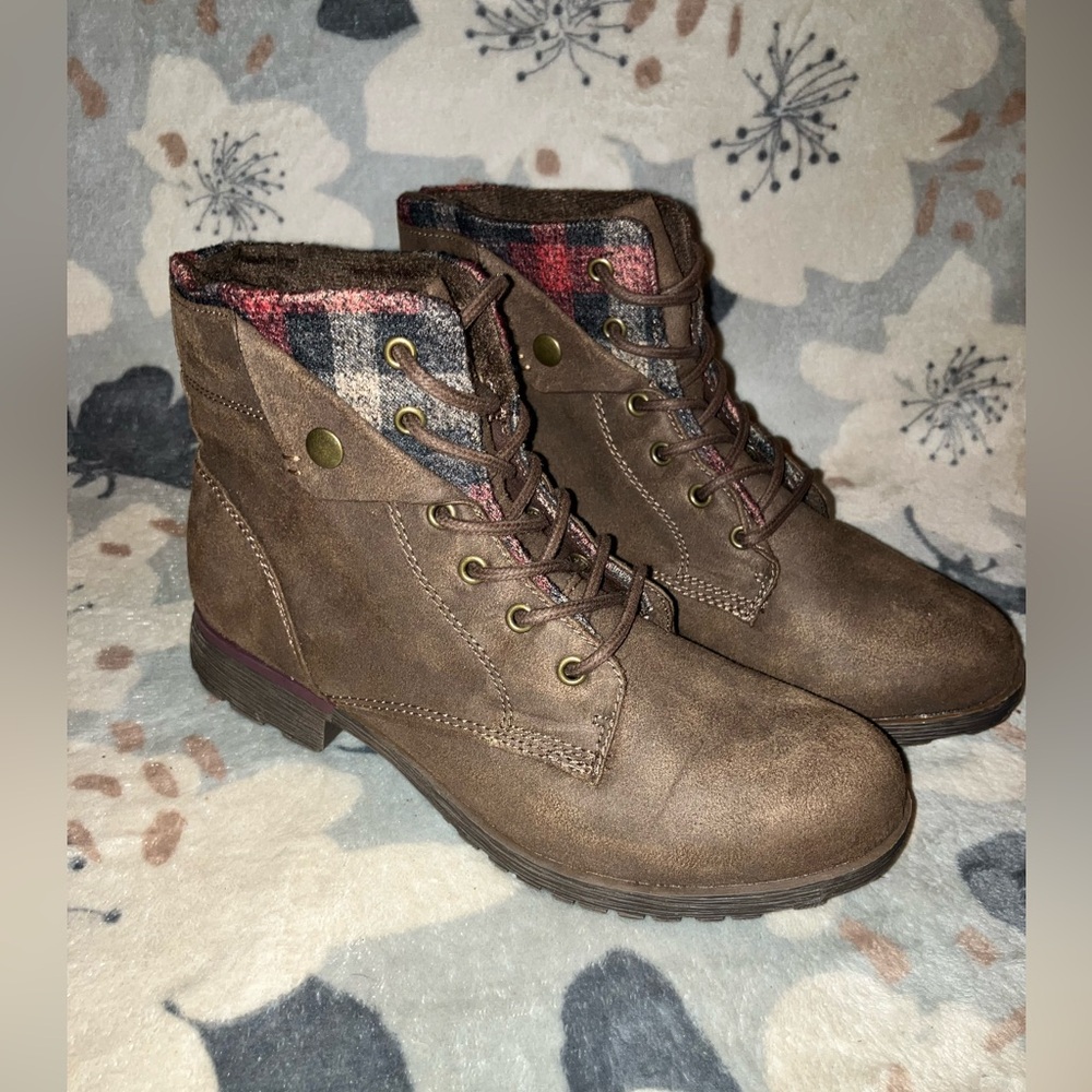 Rock & Candy Brown Plaid Lined Combat Boots Like New